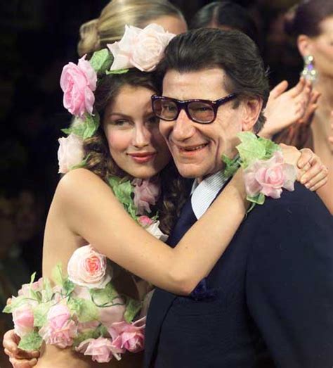 yves saint laurent e laetitia casta sfilata fiori|Laetitia Casta’s Valentine’s Day homage to Yves Saint Laurent.